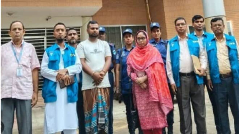 বেনাপোলের কাস্টমস কর্মকর্তাসহ দুইজনের সাত দিনের রি...