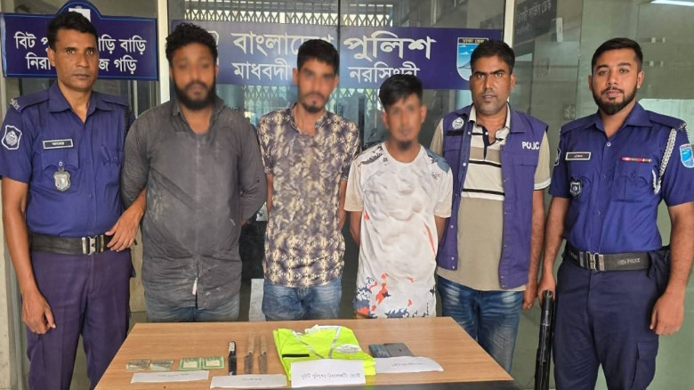 ধারালো চাকু ও লুন্ঠিত টাকা উদ্ধারসহ ০৩ জন গ্রেফতার...