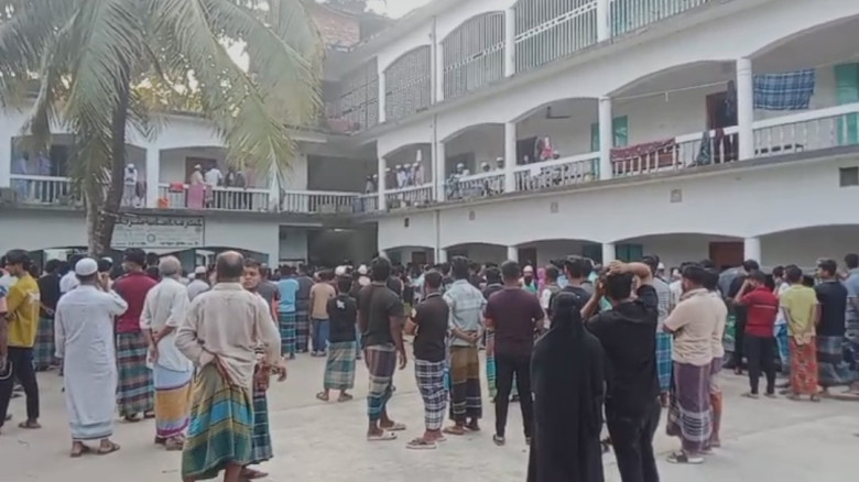 নোয়াখালীতে মাদারাসায় ঘুমের মধ্যে ছাত্রকে জবাই করে ...