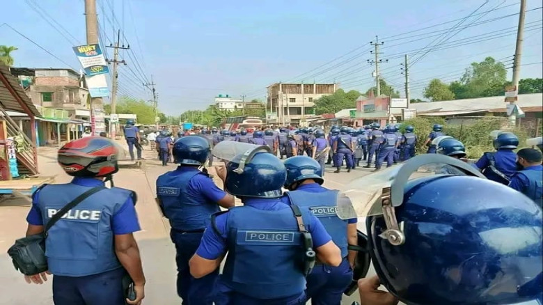 উত্তরা ইপিজেডের চারটি কারখানা বন্ধ ঘোষণায় শ্রমিকদে...