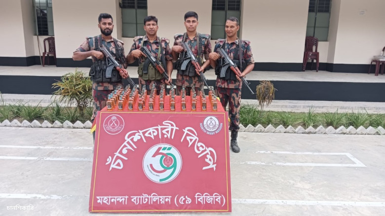 ভোলাহাট সীমান্তে ৯৩ বোতল ভারতীয় মদ আটক...
