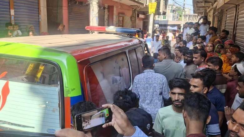 মায়ের গলাকাটা মরদেহের পাশেই পড়ে ছিল আহত বাবা, মেয়ে...