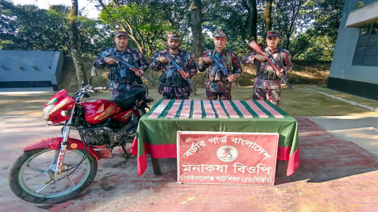চাঁপাইনবাবগঞ্জে ৫৩ বিজিবি’র অভিযানে ট্যাপেন্টাডল ট...