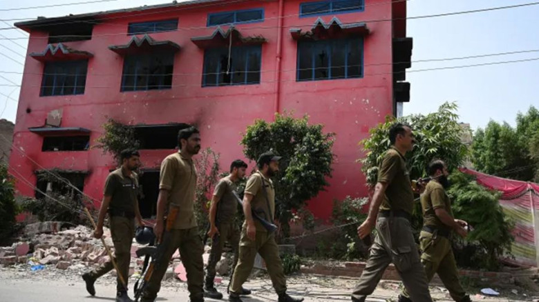 পাকিস্তানে গ্লু তৈরির কারখানায় বিস্ফোরণ, নিহত ১৬...