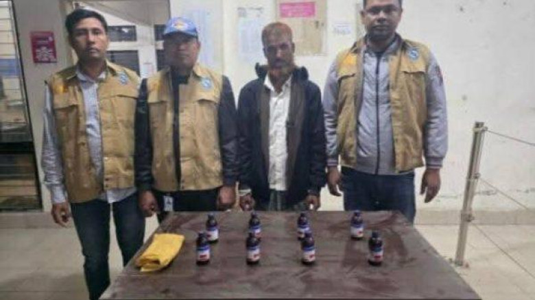 রংপুরে ডিবি পুলিশের অভিযানে ৮ পিস এস্কাফসহ মাদক কা...