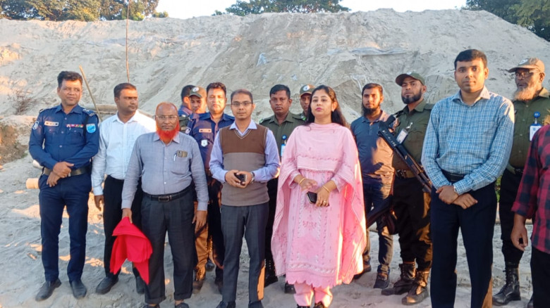 ‎কাপাসিয়ায় অবৈধ বালু মাহলে ইউএনওর অভিযান ‎প্রায় ৭০...