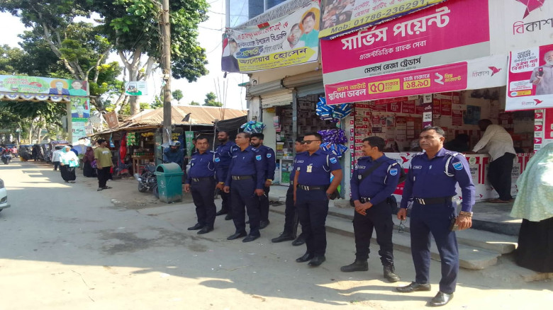 আলফাডাঙ্গায় বিএনপির দুই পক্ষের সমাবেশকে কেন্দ্র কর...