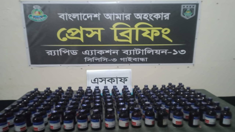 গাইবান্ধার একটি আবাসিক হোটেল থেকে ১৩১ বোতল ও এসকাফ...