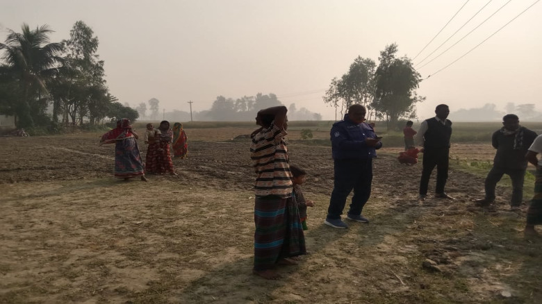 সুন্দরগঞ্জে রাতের আধারে কৃষকের জমির ধান কেটে নিল দ...