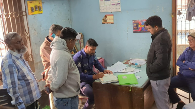রামগঞ্জে আবুল খায়েল টোবাকোর ডিলার অফিসে দুর্ধর্ষ চ...