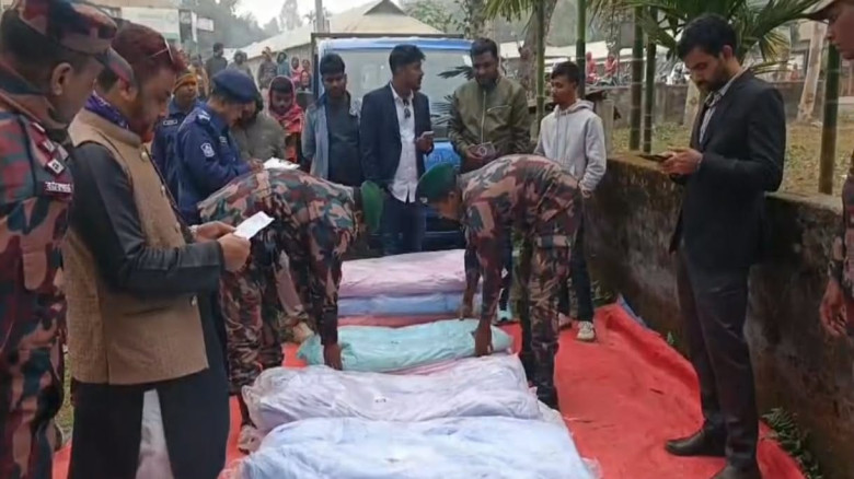 জামালপুরে দেওয়ানগঞ্জে বিপুল পরিমাণ ভারতীয় থান কাপড়...