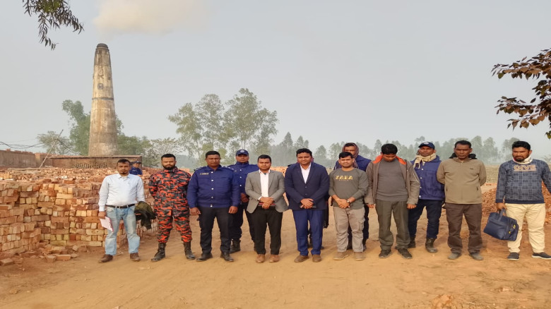 রায়গঞ্জে ইটভাটায় ভ্রাম্যমাণ আদালতে অভিযান ১৮ লাখ ট...