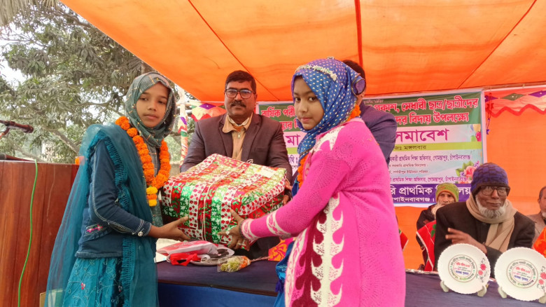 গোমস্তাপুরে ভাটখৈর সরকারি প্রাথমিক বিদ্যালয়ের বার...