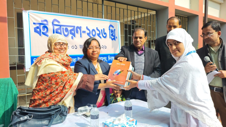 বছরের প্রথম দিনে বইয়ের ঘ্রাণে মুখর বিরামপুর—নতুন ব...