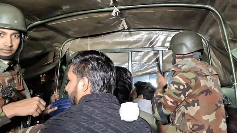 বিটিআরসি ভবনে মোবাইল ফোন ব্যবসায়ীদের ভাঙচুর, আটক ২...
