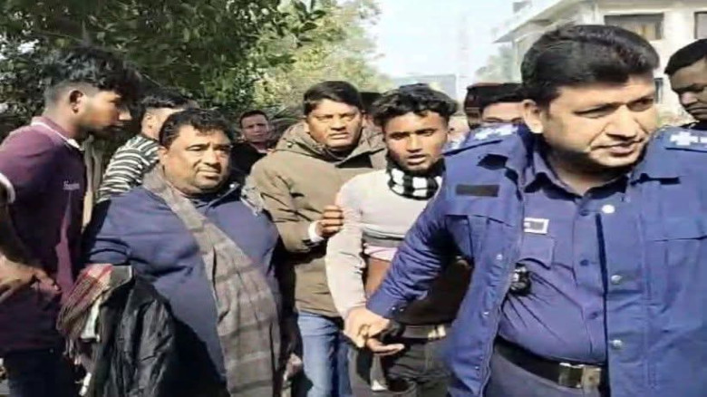কুষ্টিয়ায় পূর্ব শত্রুতার জেরে চাপাতি হামলা, একজন...