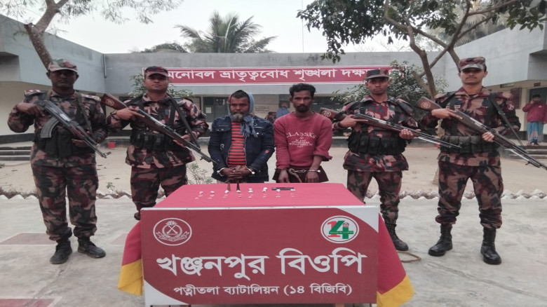 পত্নীতলা ব্যাটালিয়ন ১৪ বিজিবি কর্তৃক ২ জন চোরাকারব...