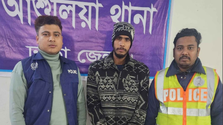আশুলিয়ায় ৯৮০ পিস ইয়াবাসহ মাদক ব্যবসায়ী গ্রেপ্তার...