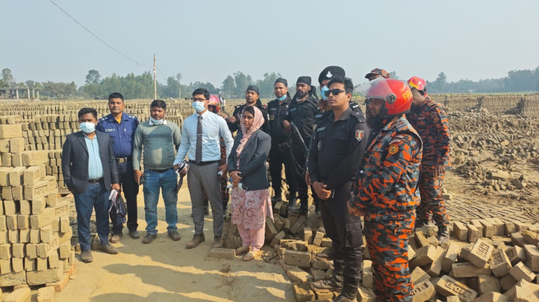 বিরামপুরে ৪ অবৈধ ইটভাটায় পরিবেশ অধিদপ্তরের অভিযান...