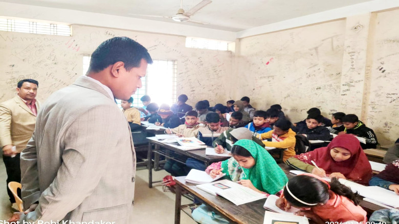 ‎শিক্ষার্থীদের অনুপ্রেরণা দিতে শ্রেণিকক্ষে ইউএনও, ...