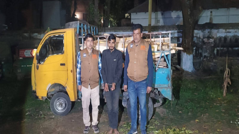 নওগাঁয় ৪২ কেজি গাঁজাসহ মাদক কারবারি আটক...