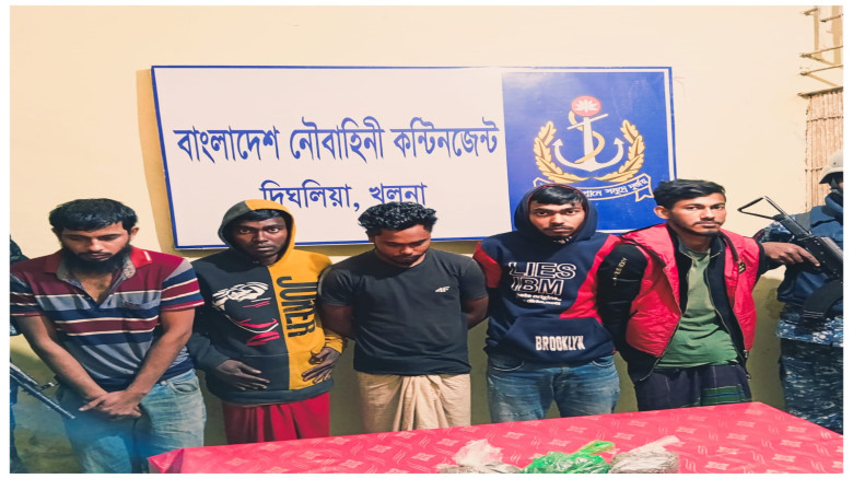 দিঘলিয়া উপজেলায় নৌ-বাহিনীর অভিযানে গাঁজাসহ ৫ মাদক ...