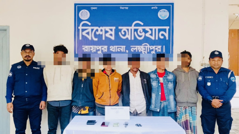 রায়পুরে ডাকাতি কালে দেশীয় অস্ত্রসহ ৬ ডাকাত গ্রেপ্ত...