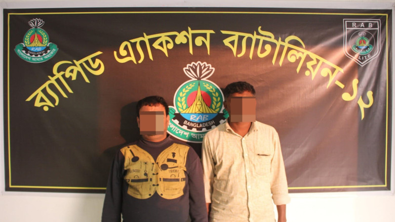তাড়াশে র‍্যাবের অভিযান ১৯ কেজি ৪০০ গ্রাম গাঁজাসহ ২...
