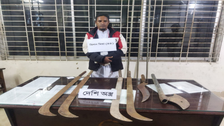 ফুলছড়িতে যৌথ বাহিনীর অভিযানে দেশীয় অস্ত্রসহ ইউনিয়ন...