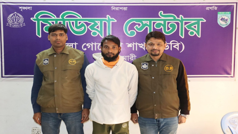 নীলফামারী বড় মাঠে দর্শনার্থীদের জিম্মি করে চাঁদাব...
