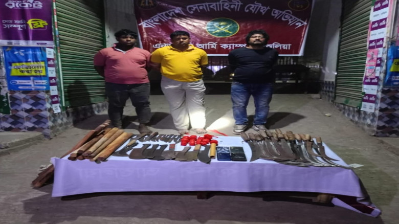 সাভার আশুলিয়ায় দেশীয় অস্ত্রসহ যুবদল নেতাসহ তিনজন গ...