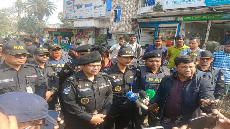 নোয়াখালীতে র‍্যাবের রোবাস্ট পেট্রোল মহড়া ও চেকপোস্ট স্থাপন এবং আকস্মিক তল্লাশি অভিযান জোরদার