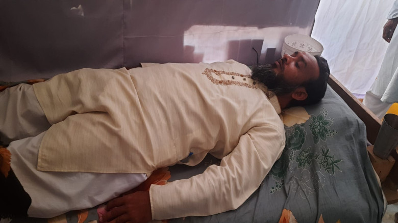 মনপুরায় শিক্ষা প্রতিষ্ঠান ঘিরে সংঘর্ষ: শিক্ষক ও ইম...