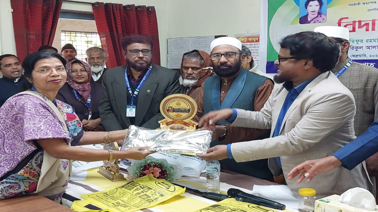 শাহ্ নেয়ামতুল্লাহ কলেজের তিন শিক্ষকের বিদায় সংবর্ধ...