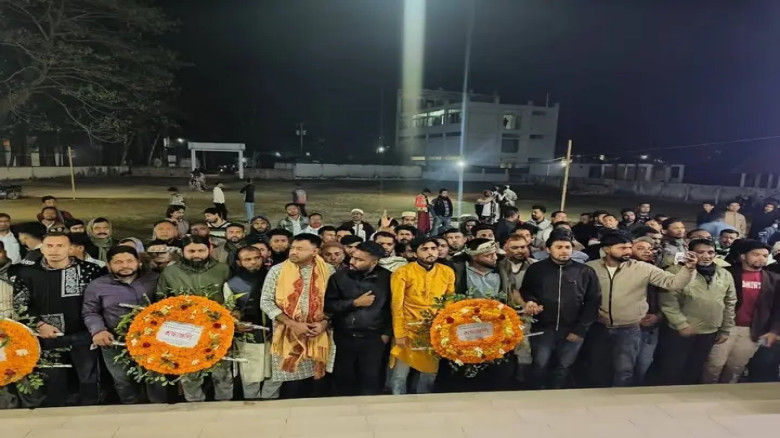 একুশের প্রথম প্রহরে ভাষা শহীদদের প্রতি বোয়ালমারী উ...