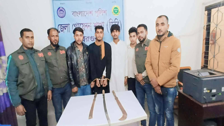 বরগুনার কিশোর গ্যাং কালু সহ ৪ জন ডিবি পুলিশের জালে...