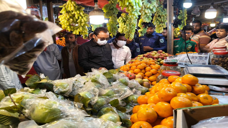 উলিপুর বাজারে মোবাইল কোর্ট: ৭ জনকে ২৫ হাজার টাকা জ...