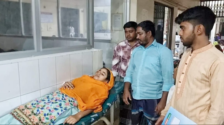 মতলবে ট্রলারের ধাক্কায় যাত্রীবাহী নৌকাডুবি, আহত ৪...