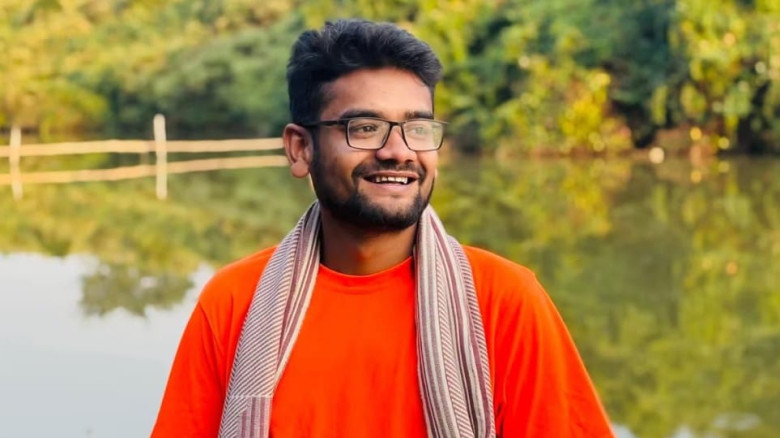 সাতকানিয়ায় ট্রাক চাপায় নালিতাবাড়ীর কলেজছাত্র নিহত...