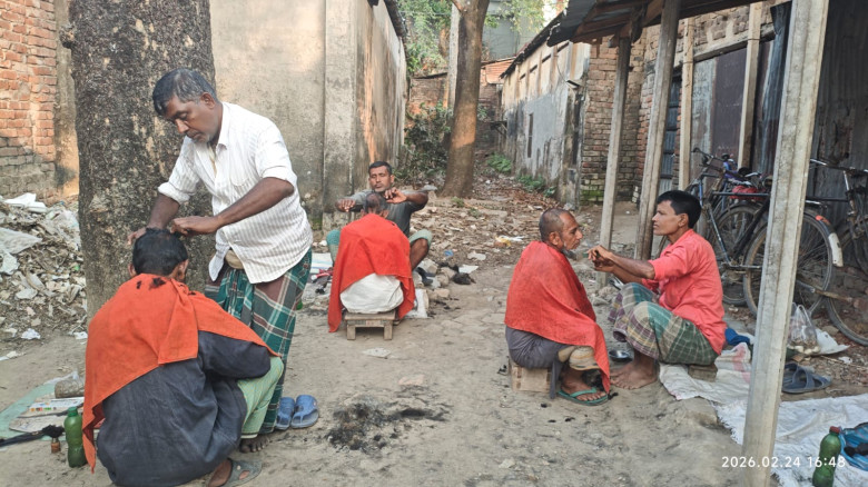 খয়েরবাড়ী থেকে বেলতলা: বাপ-দাদার পেশায় তিন দশকের...