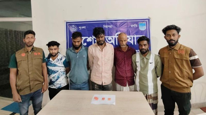 পৃথক অভিযানে সাভারে ৫ মাদক ব্যবসায়ী গ্রেপ্তার...