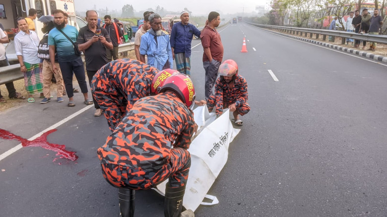 ঢাকা-মাওয়া এক্সপ্রেসওয়েতে মোটর সাইকেল নিয়ন্ত্রণ হা...