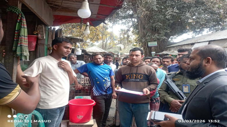 বাউরা বাজারে ইউএনও’র অভিযানে  একাধিক ব্যবসায়ীকে জর...