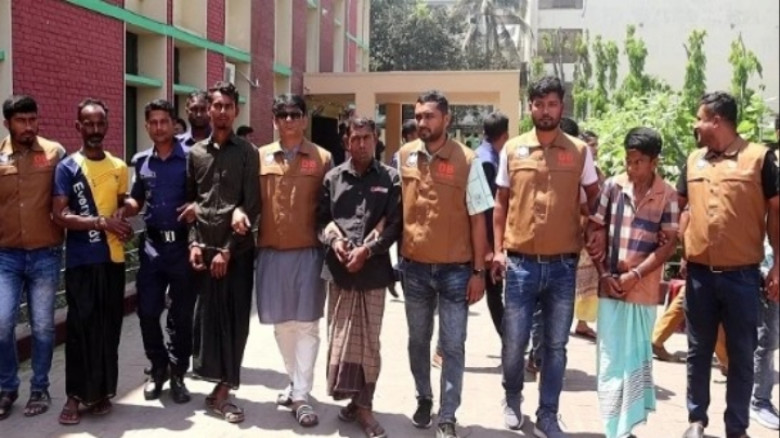 মহাদেবপুরে সাজাপ্রাপ্ত আসামি ও মাদক ব্যবসায়ী-সেবনক...