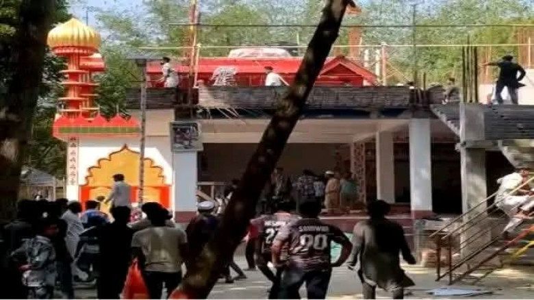 কুষ্টিয়ায় মাজার ভাঙচুরের পর অগ্নিসংযোগ, 