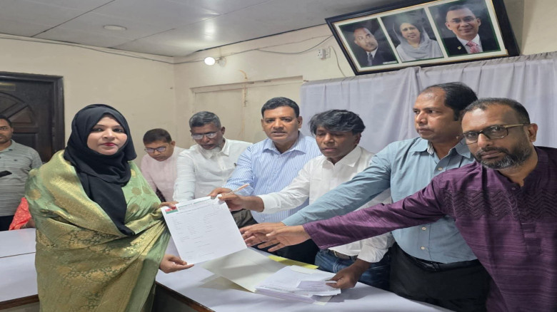 সংরক্ষিত নারী আসনে মনোনয়ন ফরম কিনলেন খাগ